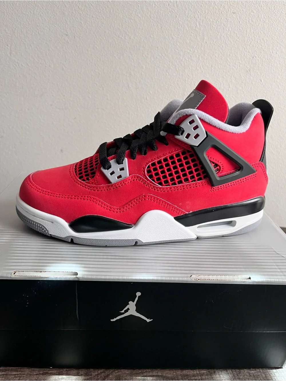 AIR JORDAN 4 RETRO TORO BRAVO GRADE SCHOOL 5.5